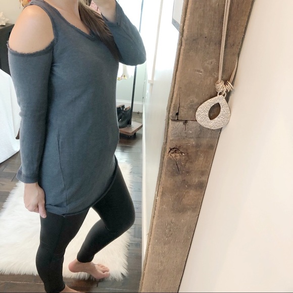 Loving People medium cold shoulder terry cloth top - Picture 2 of 3